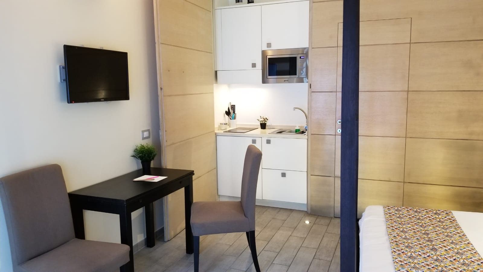 Cucina Green con tavolo