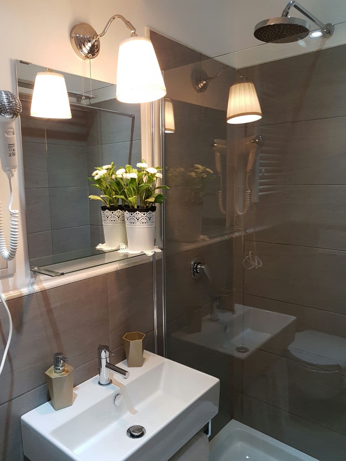 Bagno privato con doccia